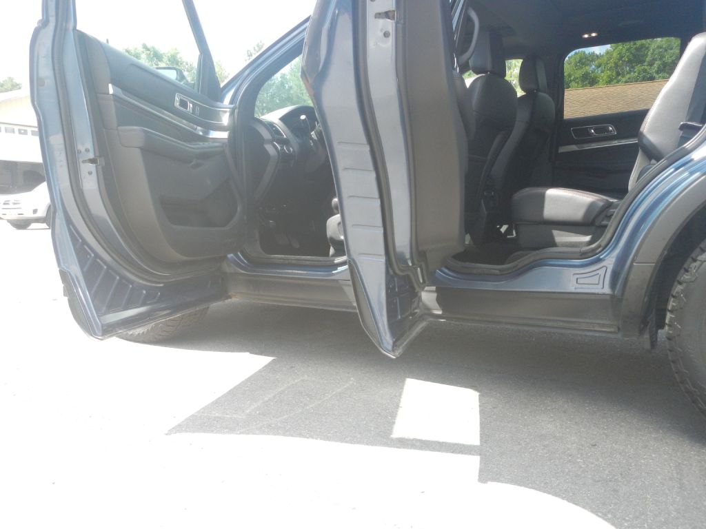 Photo 47 of this FORD EXPLORER 4WD