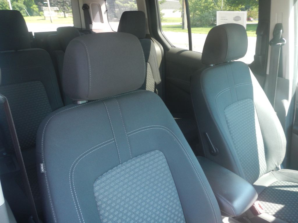 Photo 4 of this FORD TRANSIT CONNECT