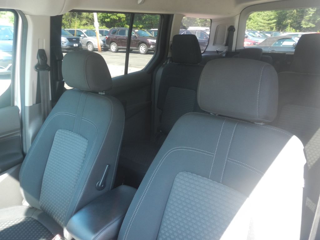Photo 11 of this FORD TRANSIT CONNECT