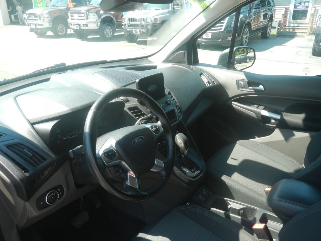 Photo 12 of this FORD TRANSIT CONNECT