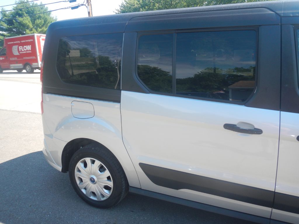 Photo 17 of this FORD TRANSIT CONNECT