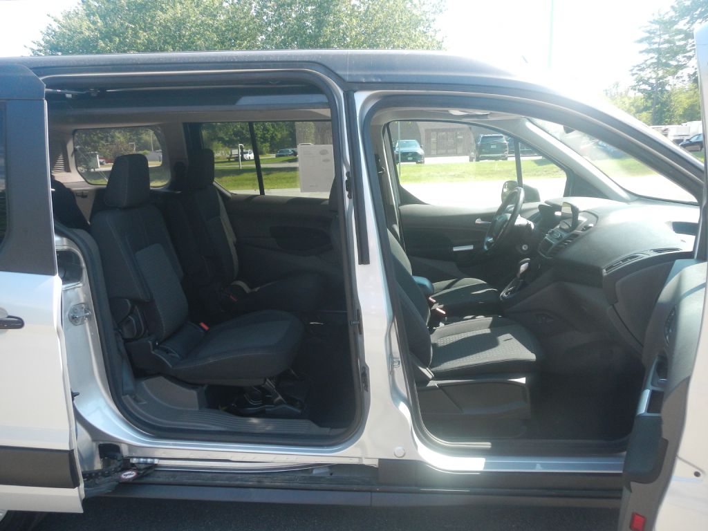 Photo 19 of this FORD TRANSIT CONNECT