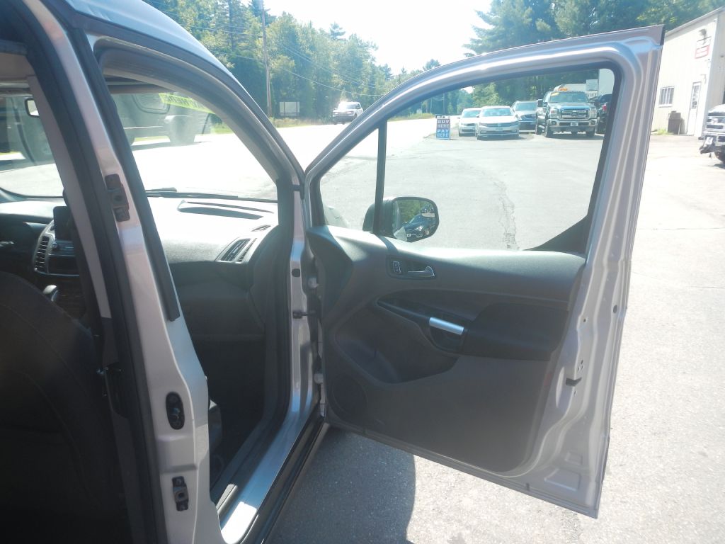 Photo 20 of this FORD TRANSIT CONNECT