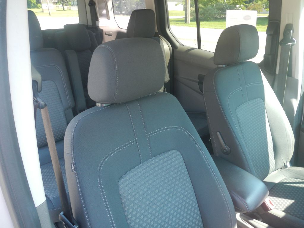 Photo 27 of this FORD TRANSIT CONNECT