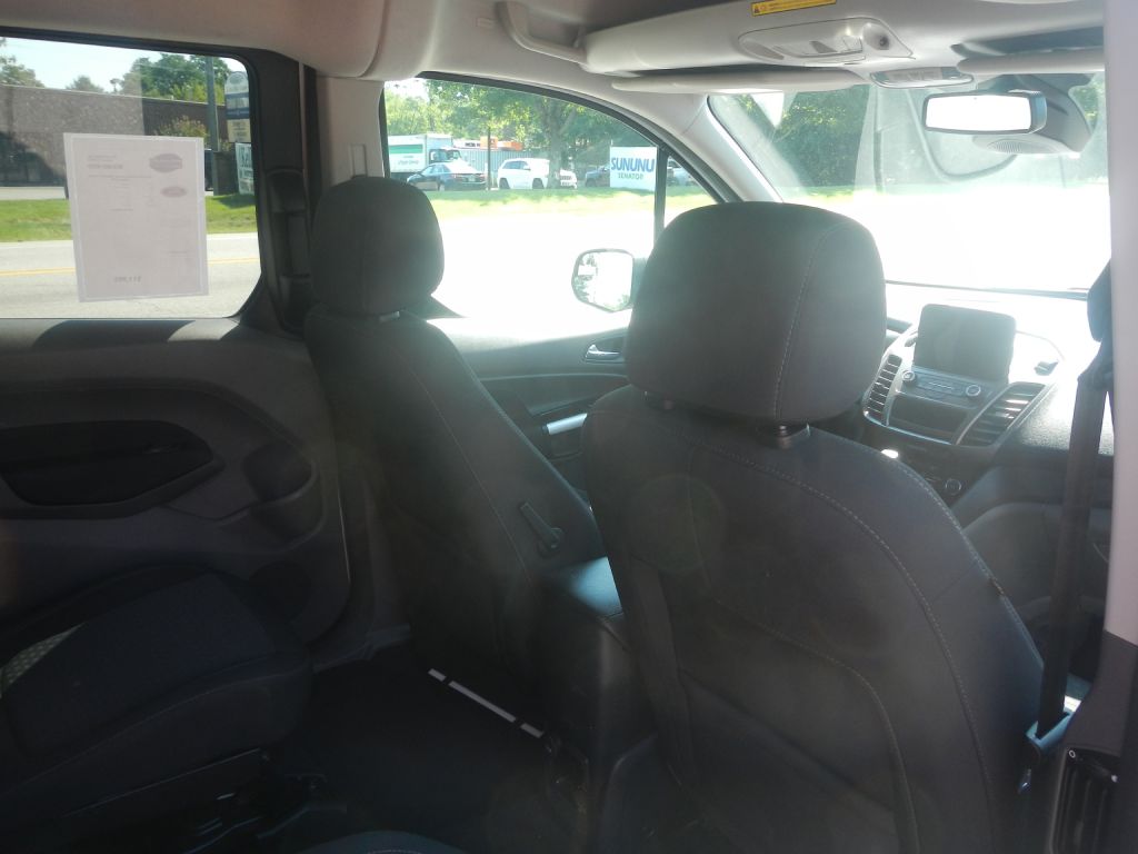 Photo 30 of this FORD TRANSIT CONNECT