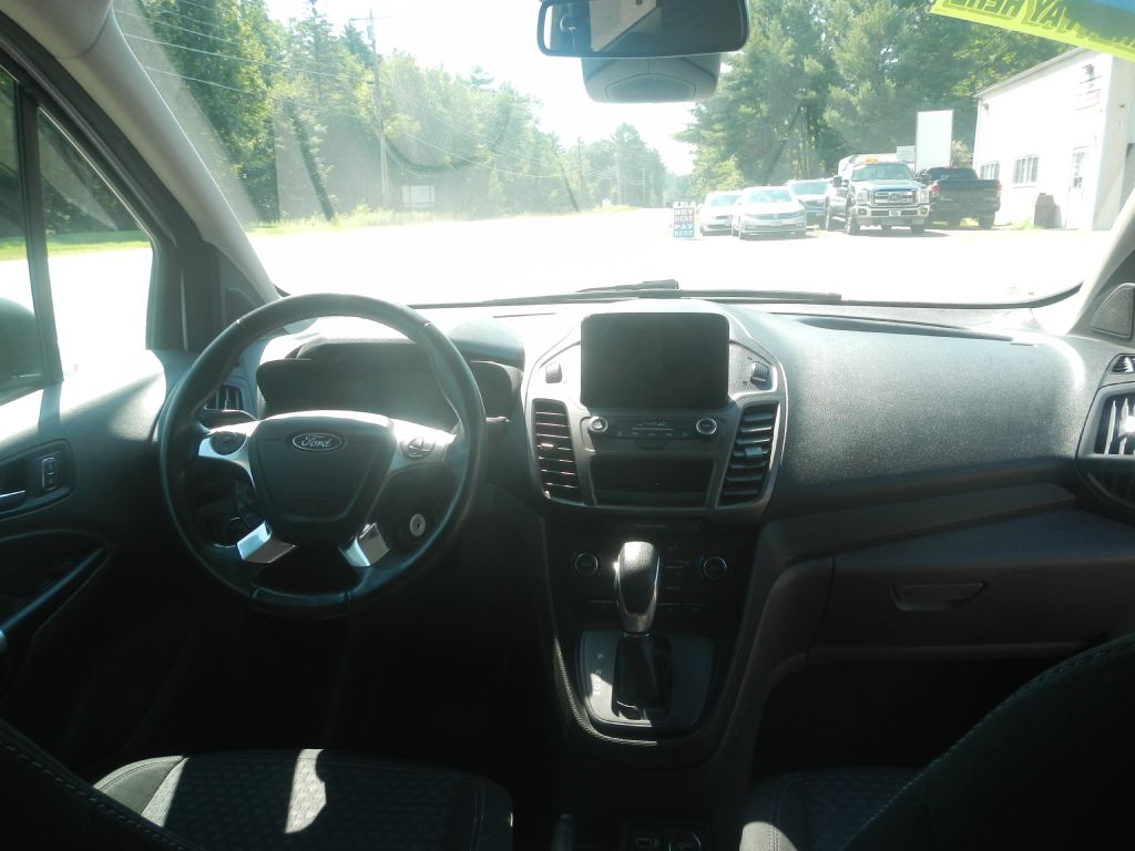 Photo 32 of this FORD TRANSIT CONNECT