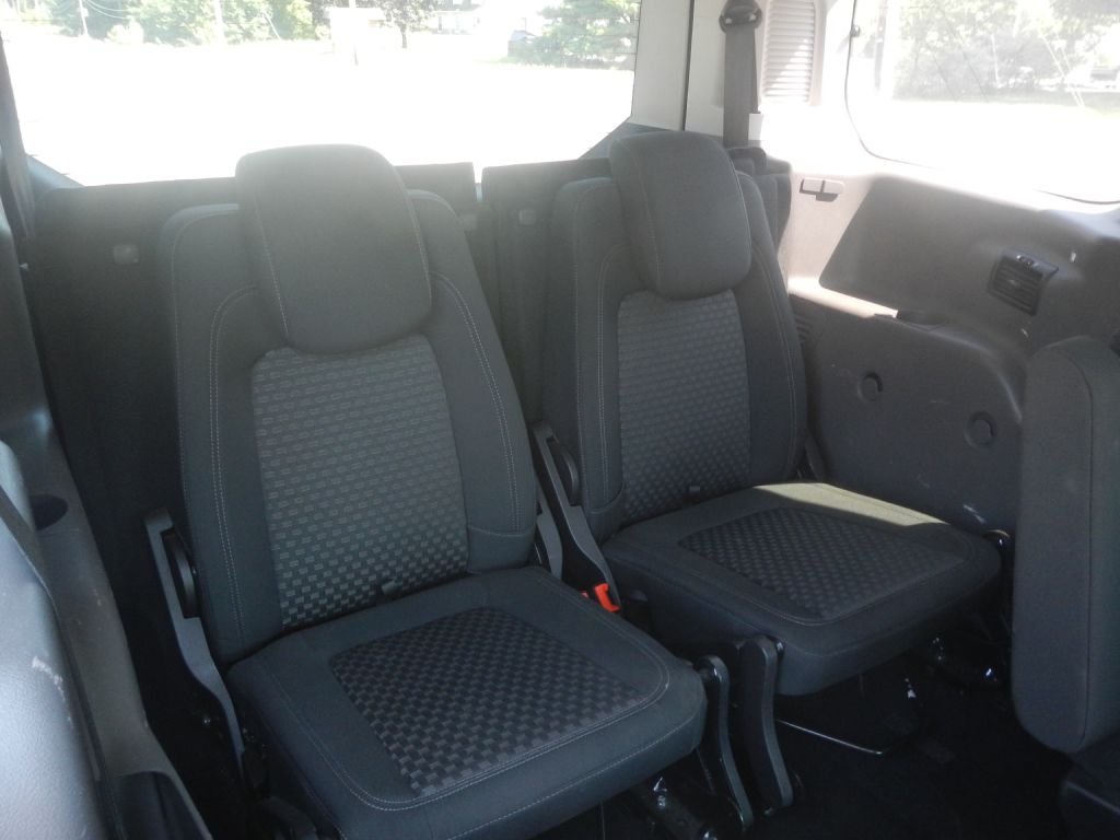 Photo 33 of this FORD TRANSIT CONNECT