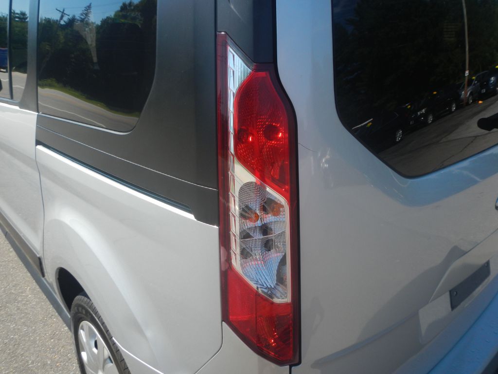 Photo 36 of this FORD TRANSIT CONNECT