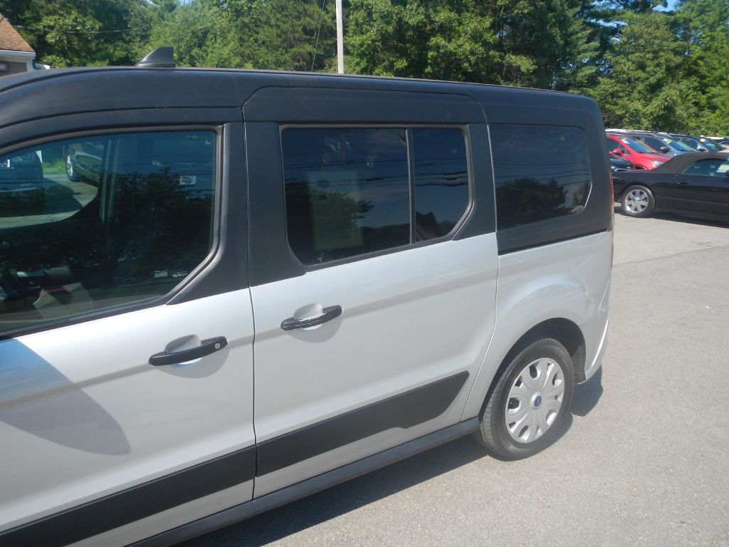 Photo 41 of this FORD TRANSIT CONNECT
