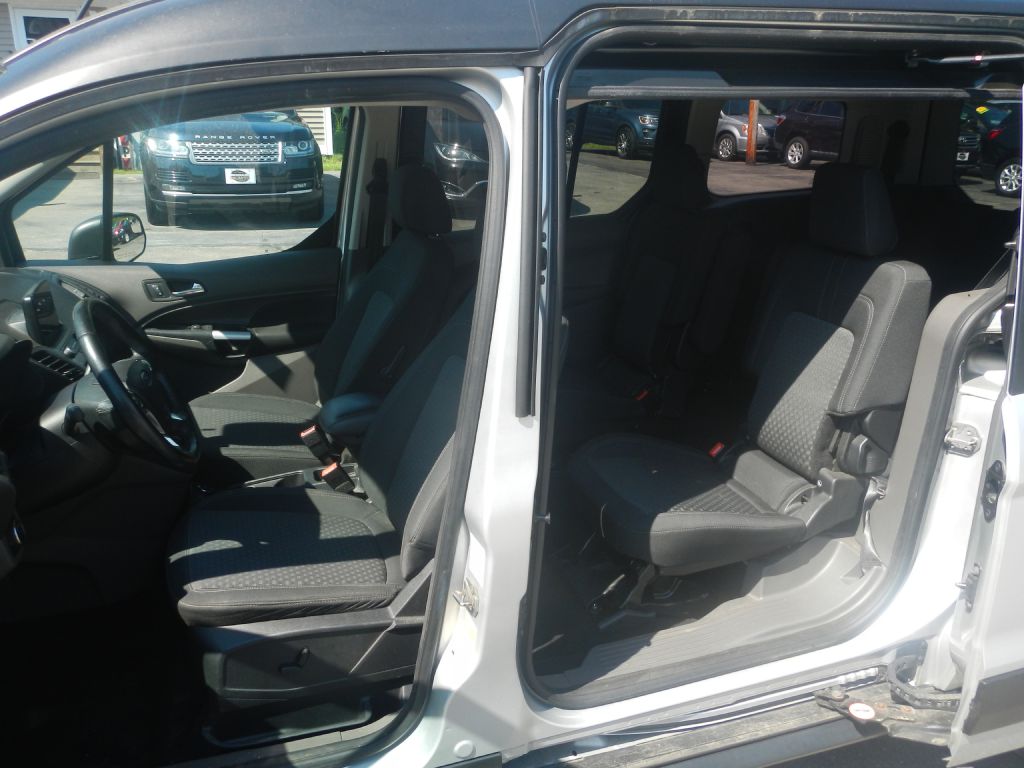 Photo 42 of this FORD TRANSIT CONNECT