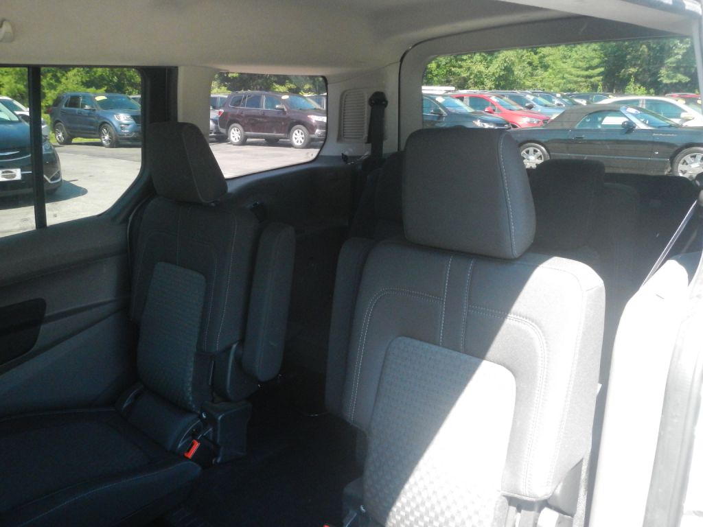 Photo 43 of this FORD TRANSIT CONNECT