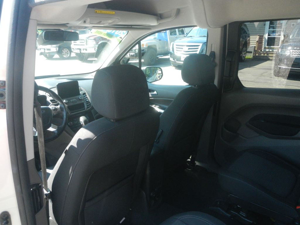 Photo 46 of this FORD TRANSIT CONNECT