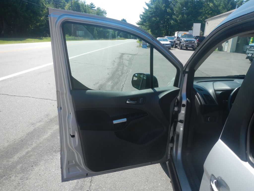 Photo 48 of this FORD TRANSIT CONNECT
