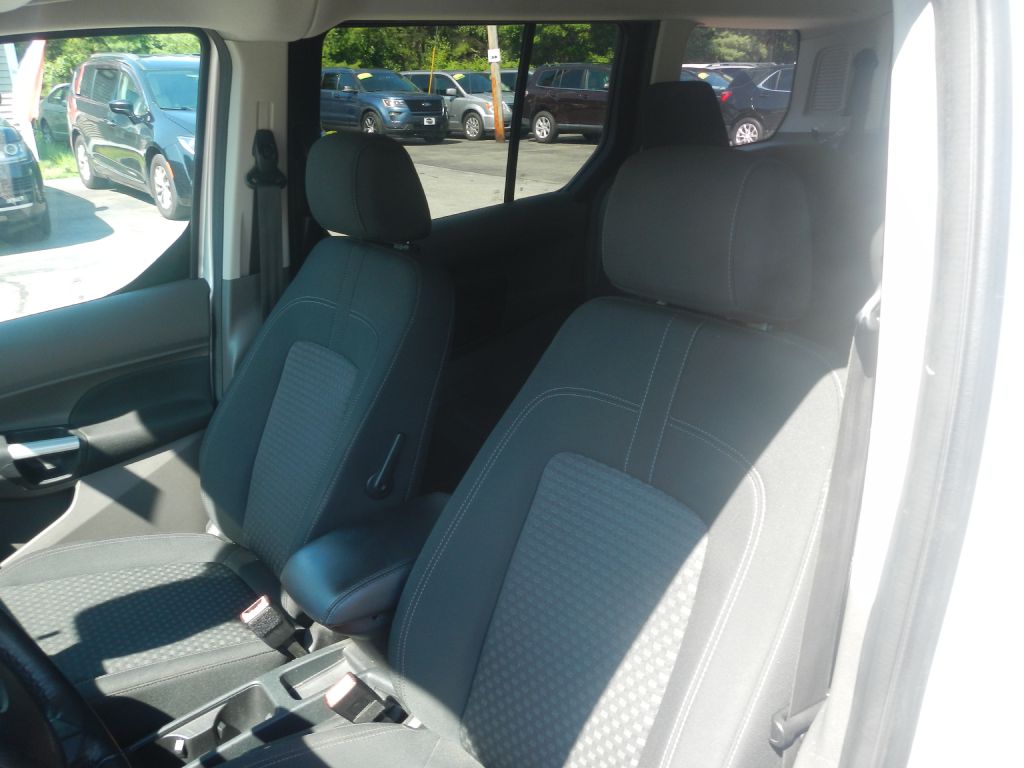 Photo 50 of this FORD TRANSIT CONNECT