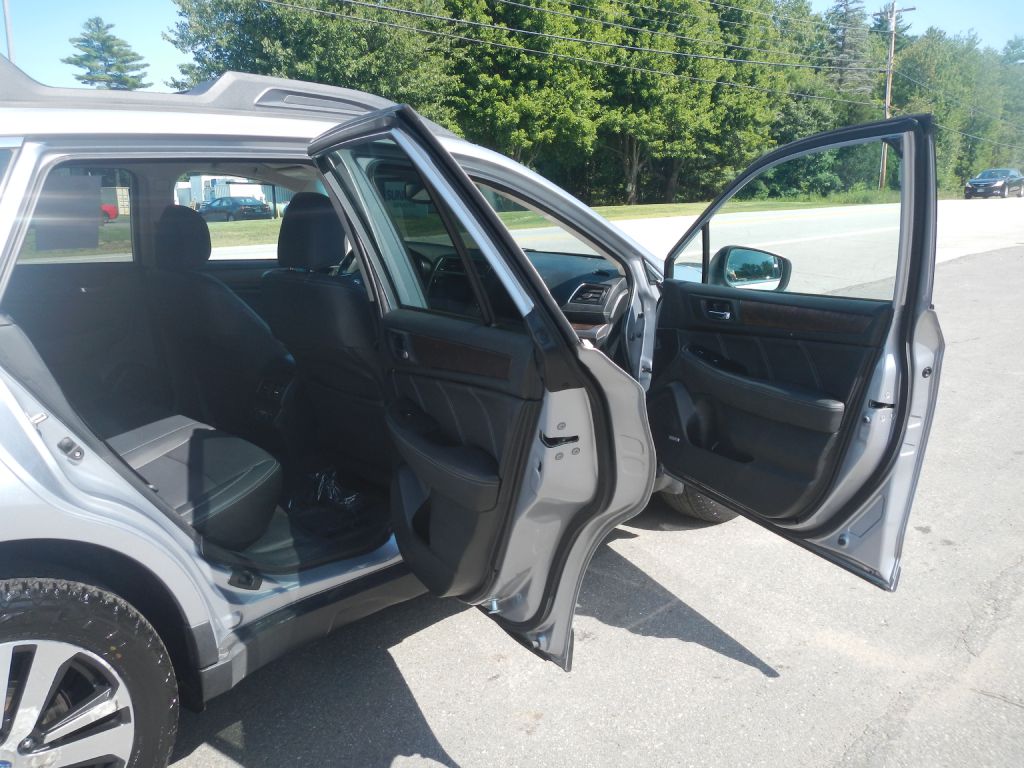 Photo 15 of this SUBARU OUTBACK AWD