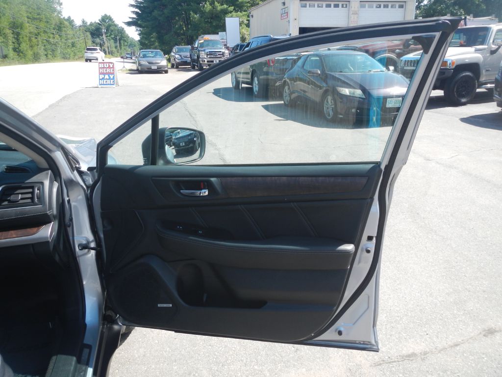 Photo 17 of this SUBARU OUTBACK AWD