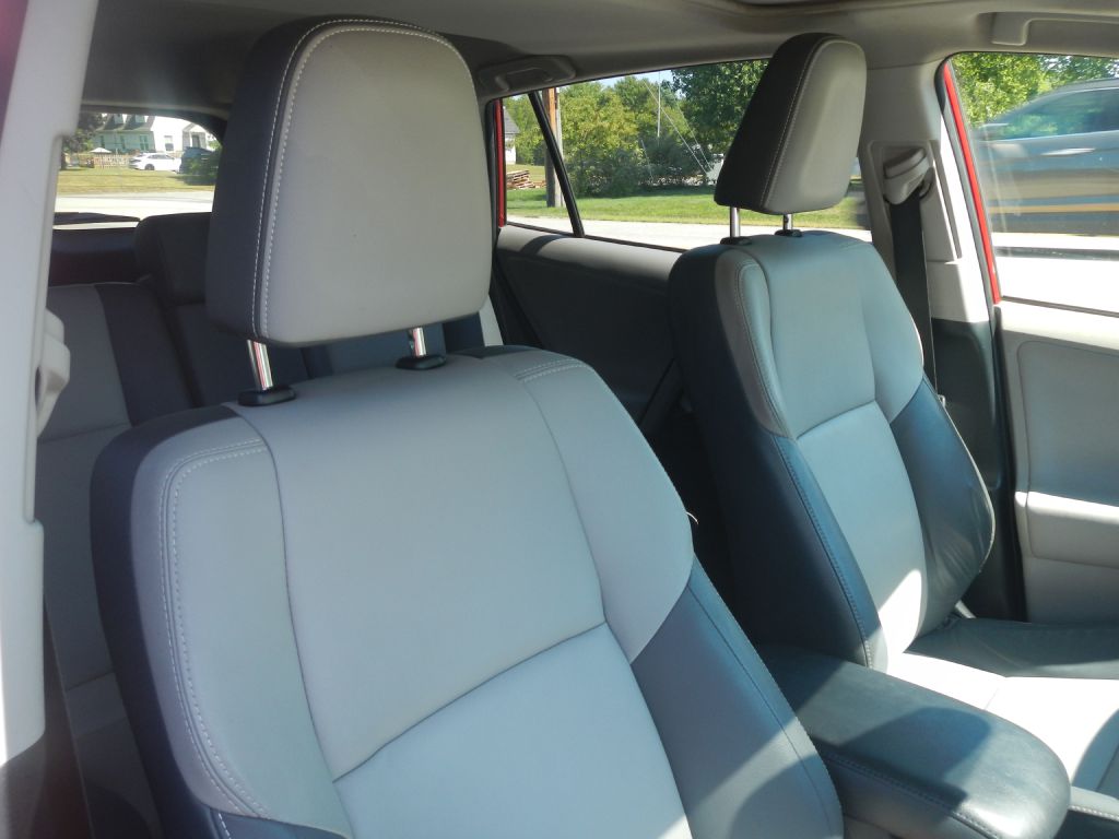 Photo 4 of this TOYOTA RAV4