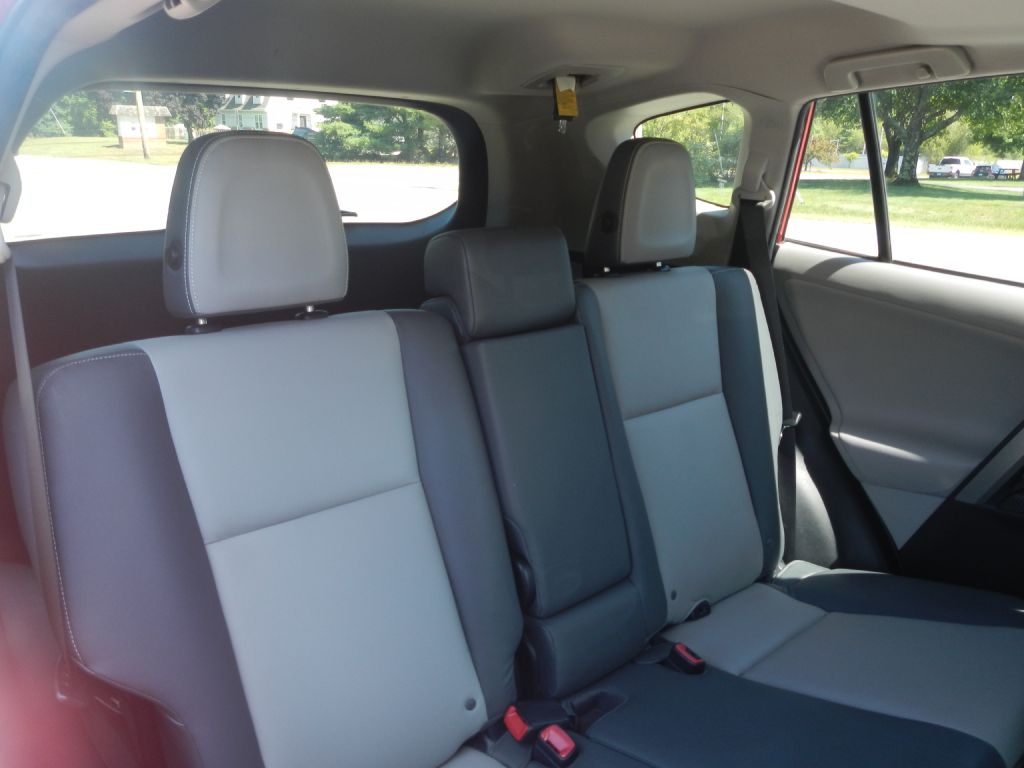 Photo 5 of this TOYOTA RAV4