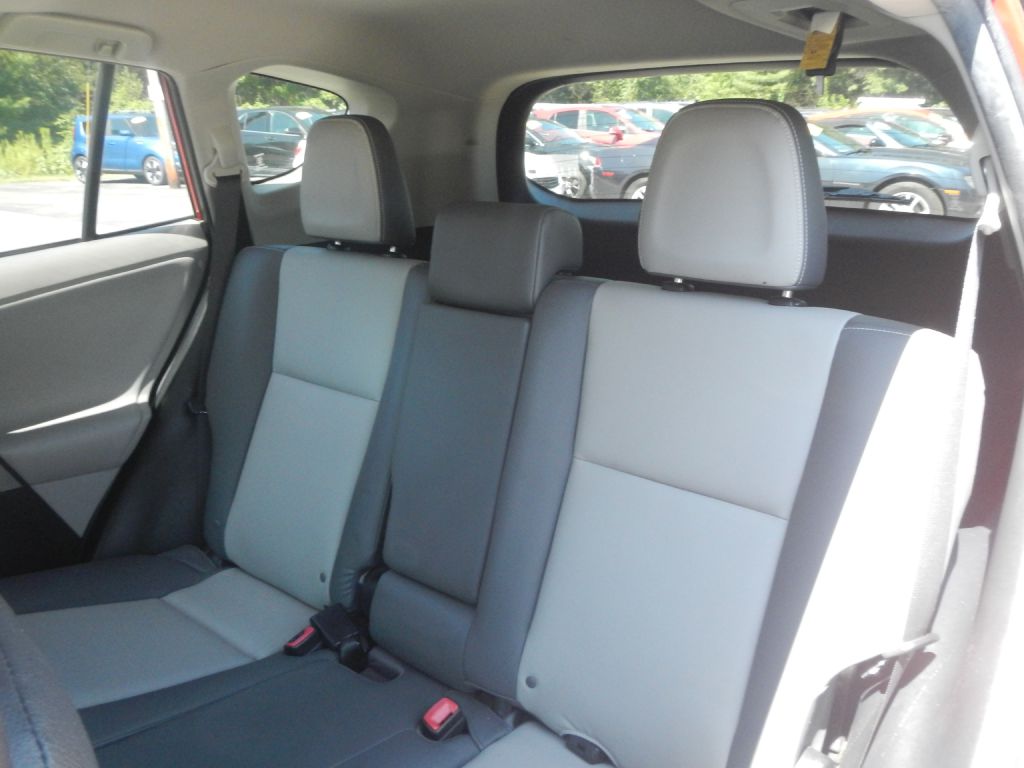 Photo 8 of this TOYOTA RAV4