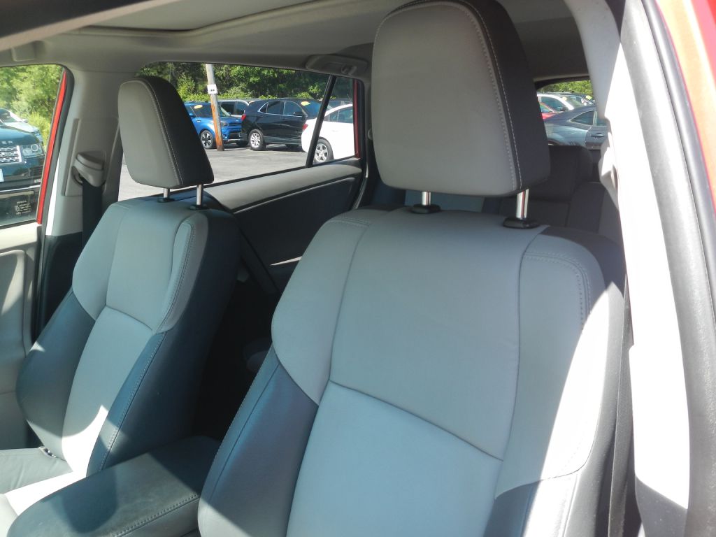 Photo 9 of this TOYOTA RAV4