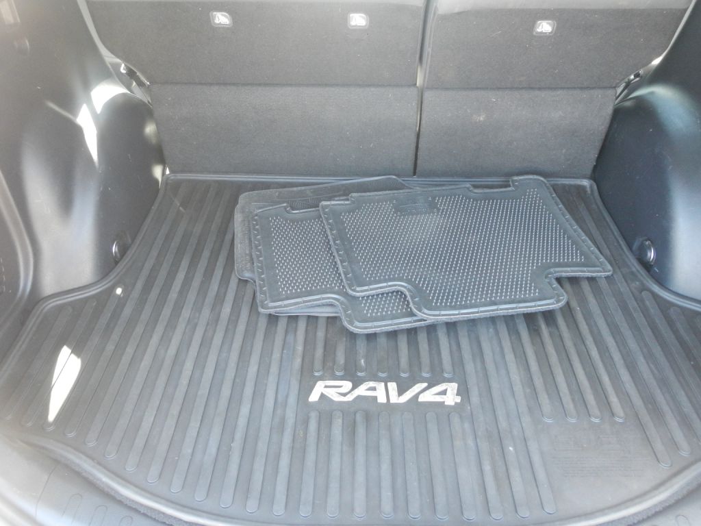 Photo 39 of this TOYOTA RAV4