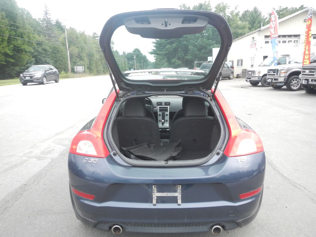 Photo 27 of this VOLVO C30