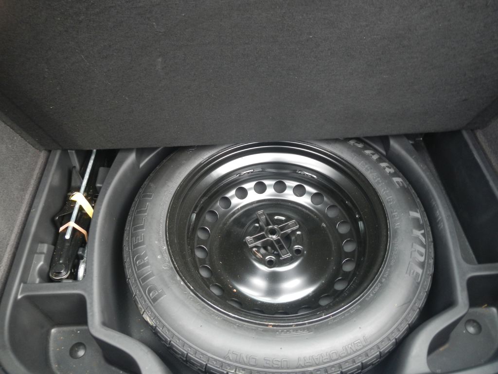 Photo 29 of this VOLVO C30