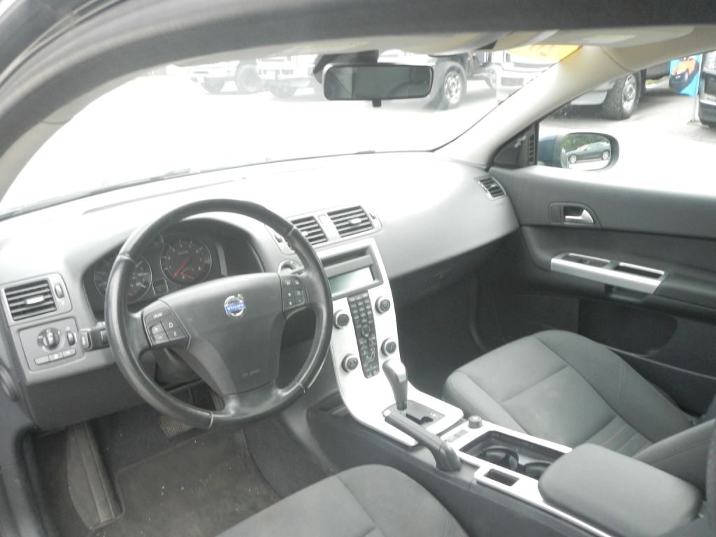 Photo 38 of this VOLVO C30