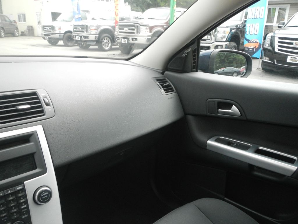 Photo 39 of this VOLVO C30