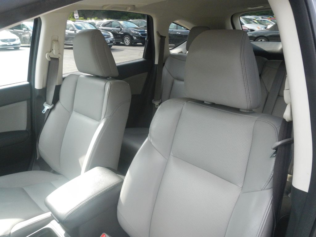 Photo 10 of this HONDA CR-V AWD