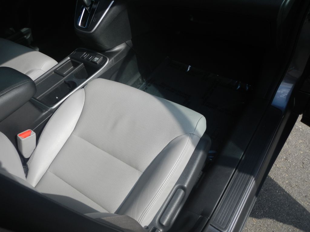 Photo 16 of this HONDA CR-V AWD