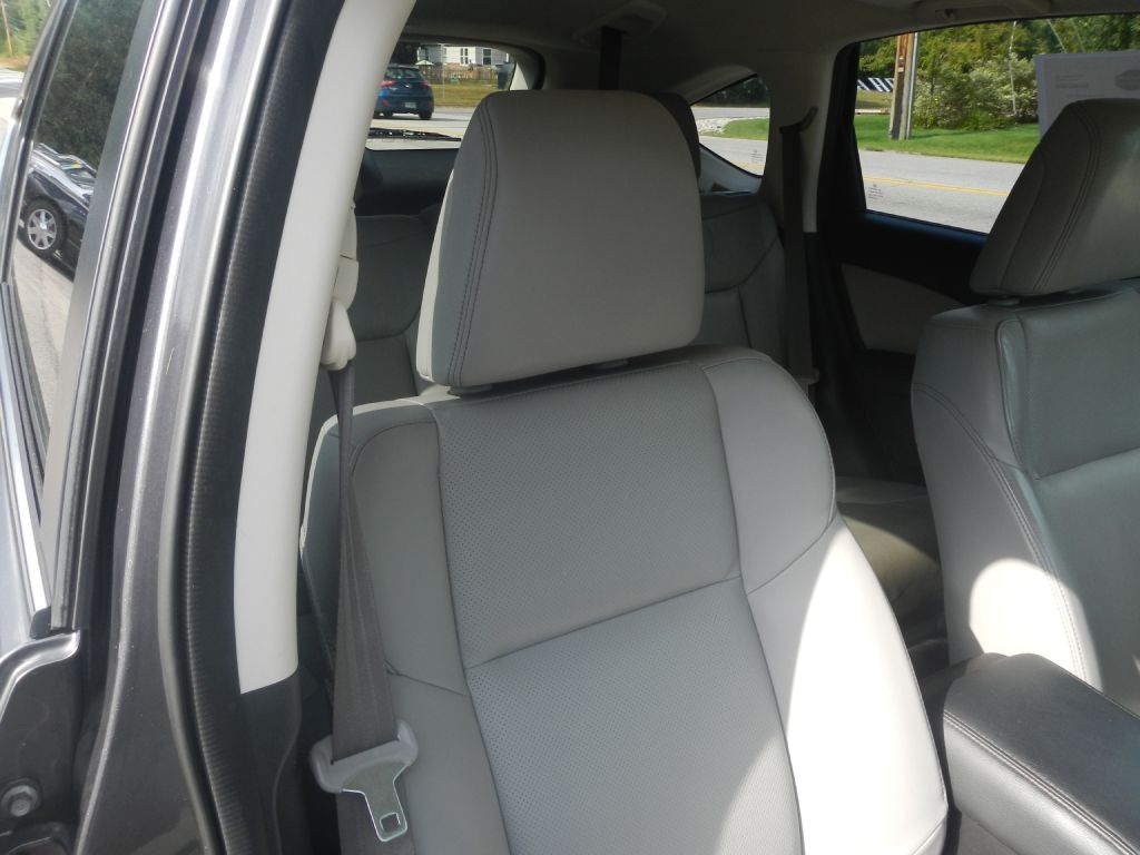 Photo 17 of this HONDA CR-V AWD