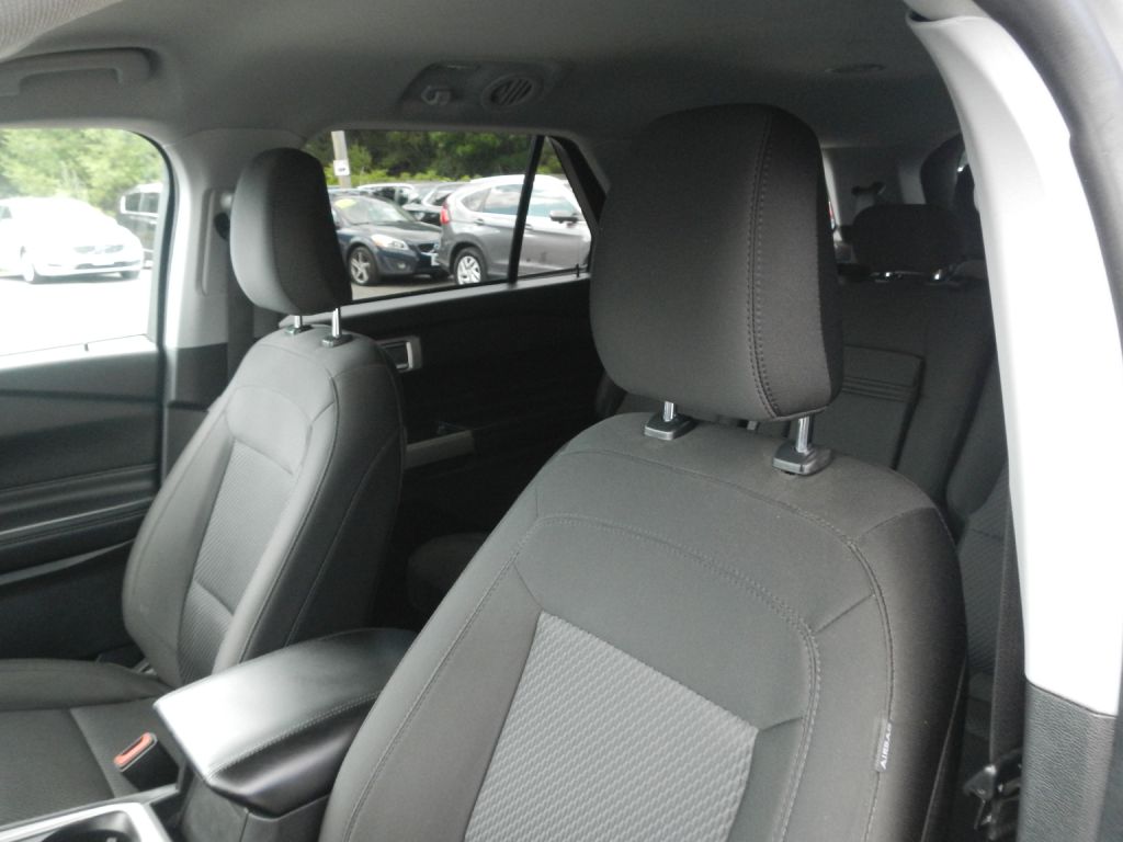 Photo 11 of this FORD EXPLORER
