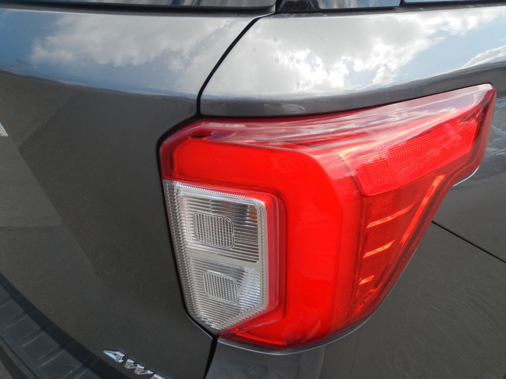 Photo 28 of this FORD EXPLORER