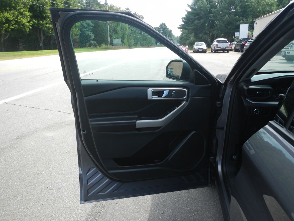 Photo 46 of this FORD EXPLORER