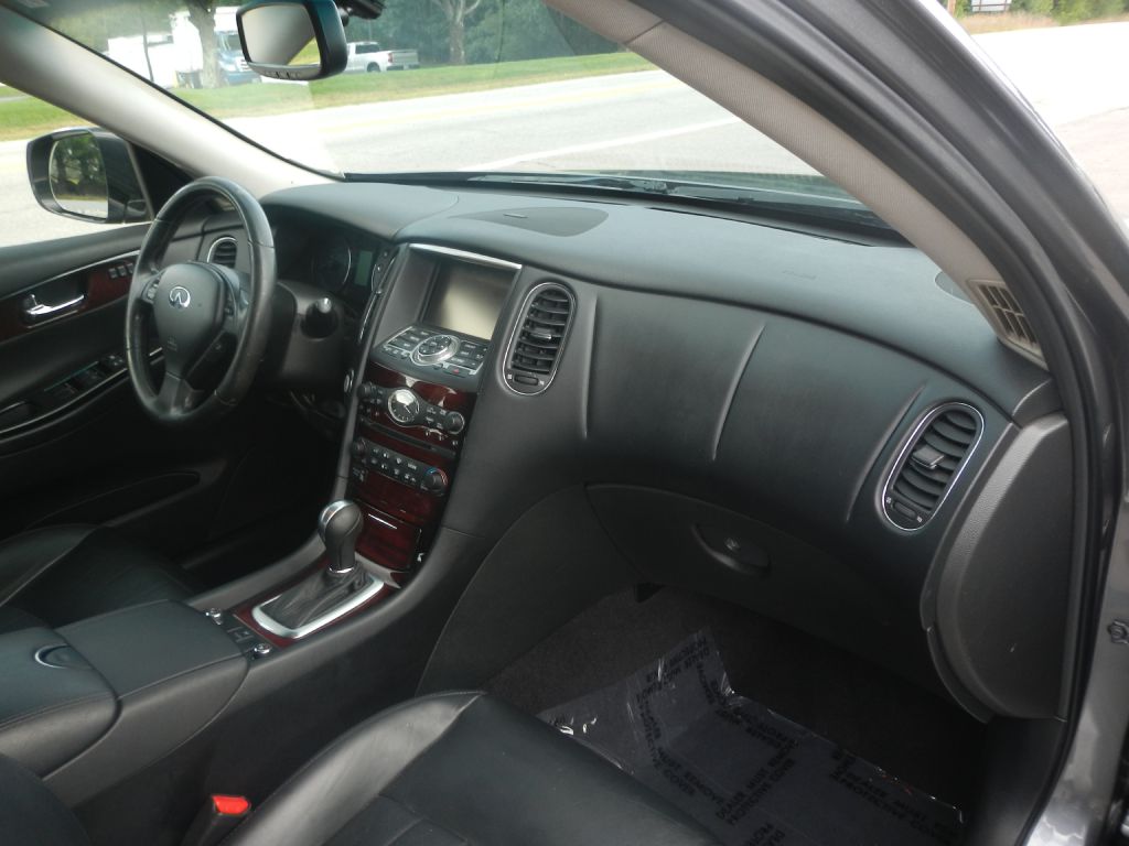 Photo 4 of this INFINITI QX50 AWD