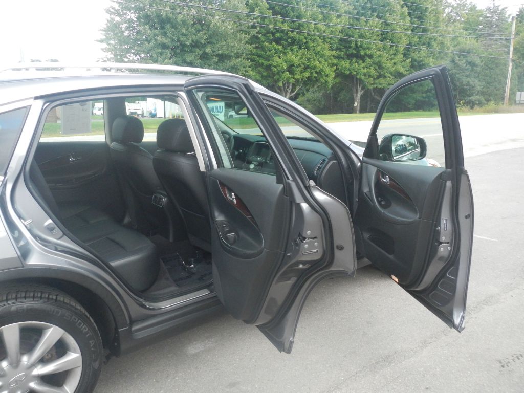 Photo 16 of this INFINITI QX50 AWD