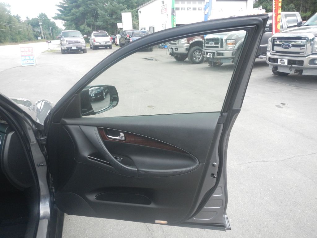Photo 17 of this INFINITI QX50 AWD