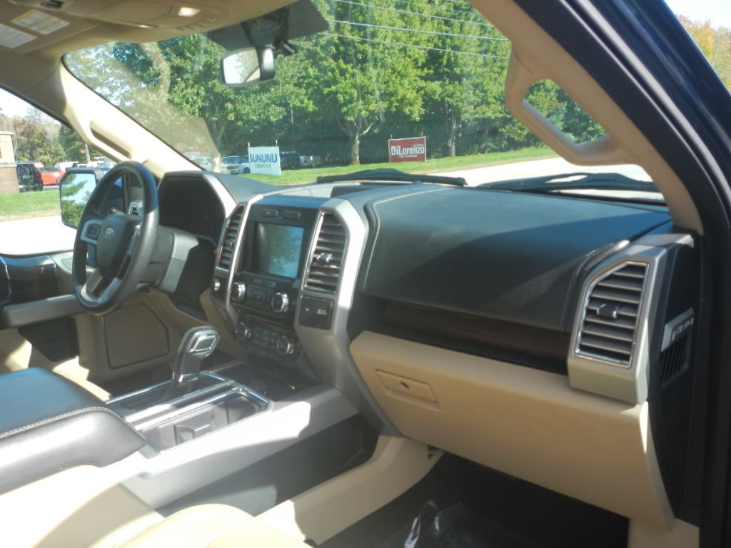 Photo 3 of this FORD F150 LARIAT 4WD