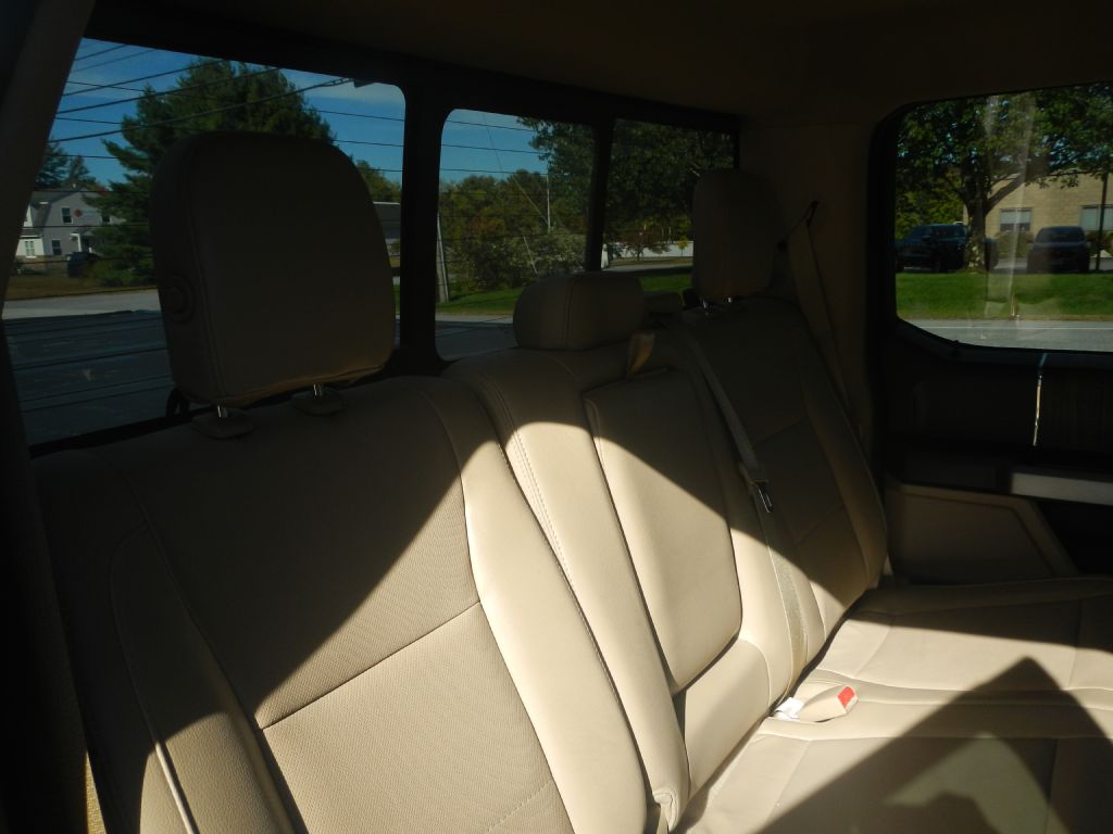 Photo 5 of this FORD F150 LARIAT 4WD