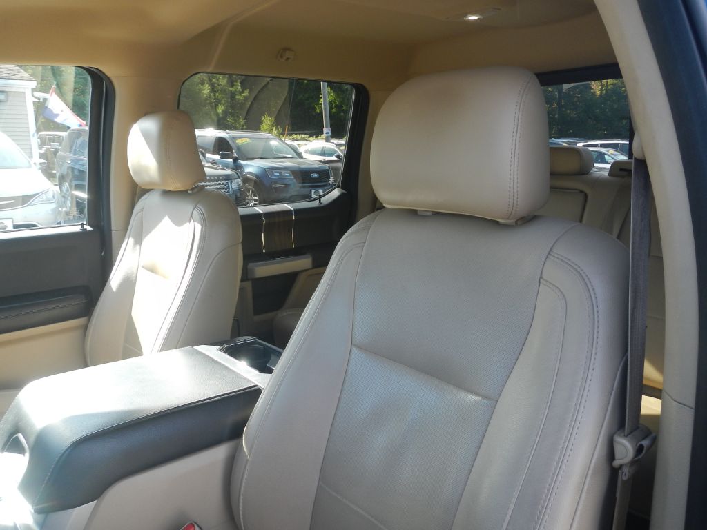 Photo 9 of this FORD F150 LARIAT 4WD