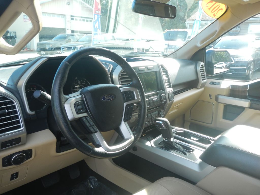 Photo 10 of this FORD F150 LARIAT 4WD
