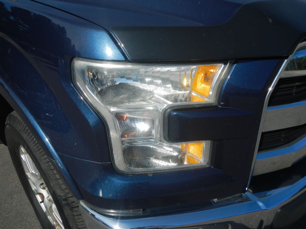 Photo 12 of this FORD F150 LARIAT 4WD