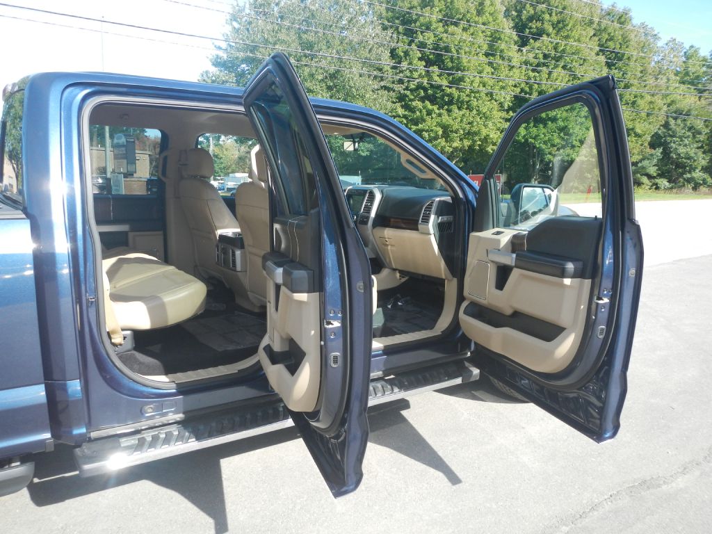 Photo 17 of this FORD F150 LARIAT 4WD