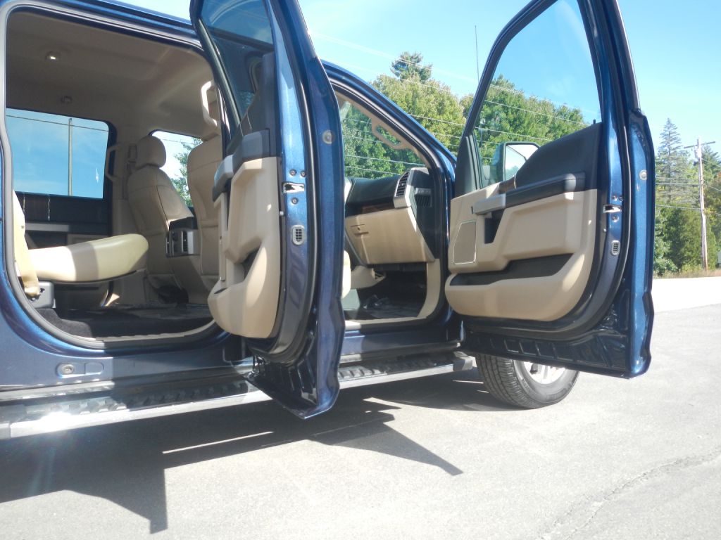 Photo 18 of this FORD F150 LARIAT 4WD