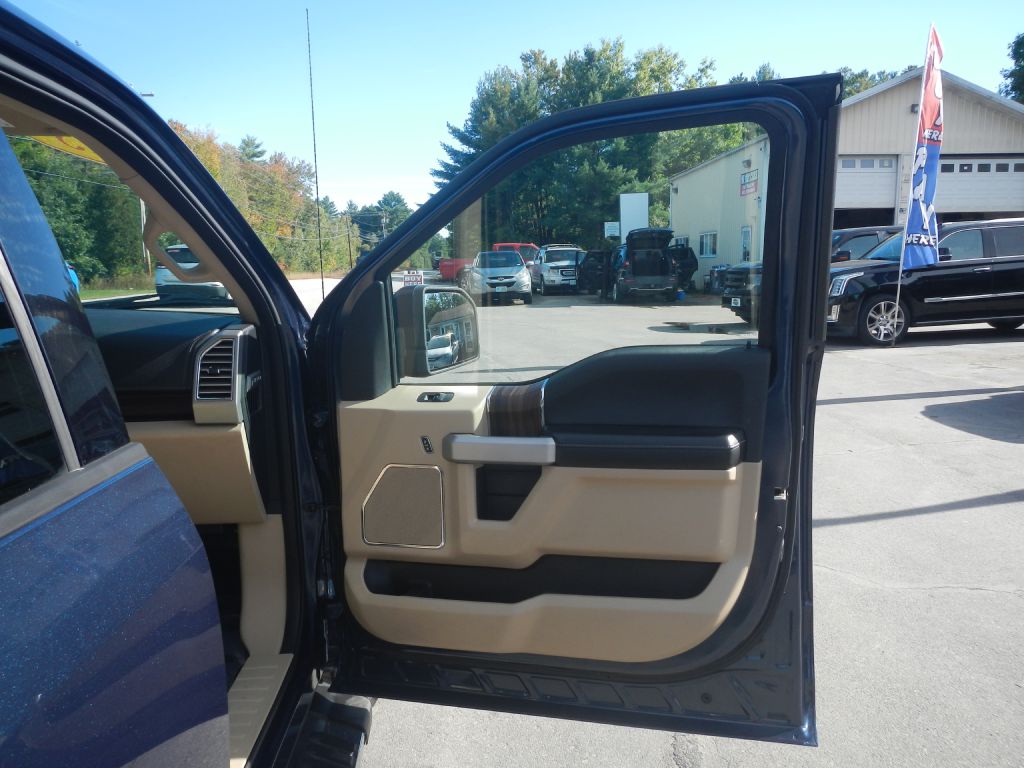 Photo 19 of this FORD F150 LARIAT 4WD
