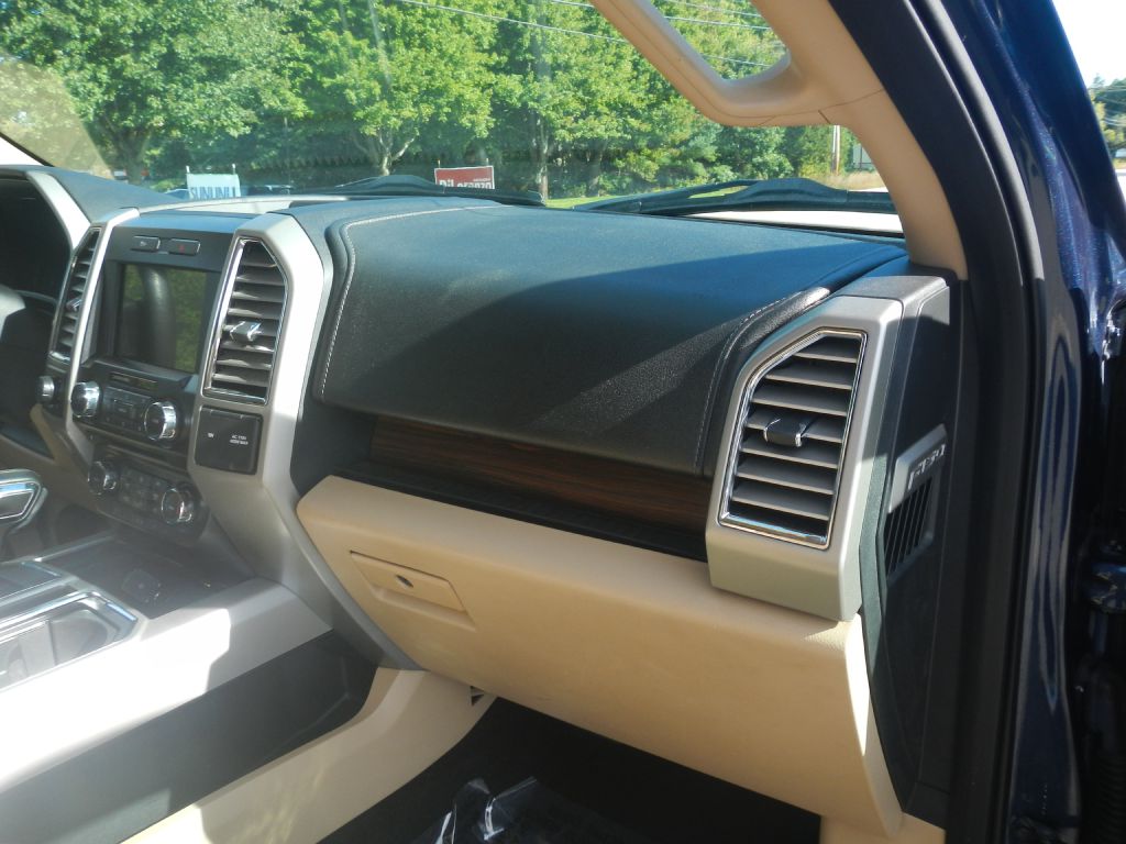 Photo 22 of this FORD F150 LARIAT 4WD