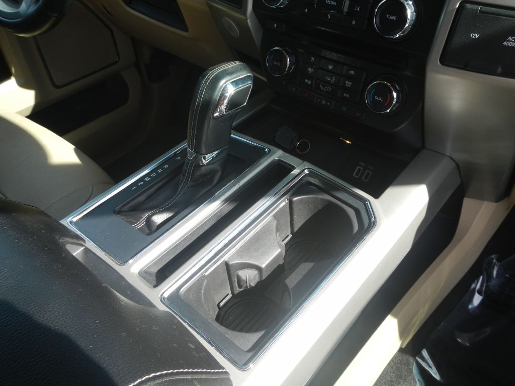 Photo 26 of this FORD F150 LARIAT 4WD