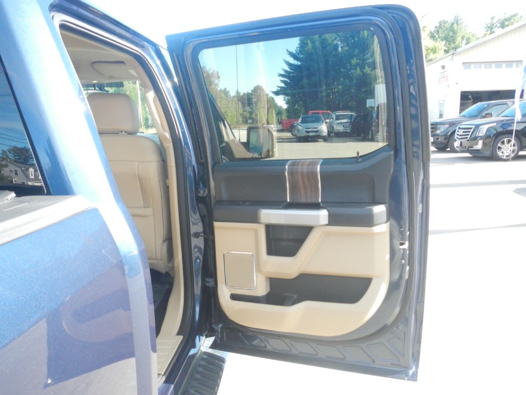 Photo 27 of this FORD F150 LARIAT 4WD