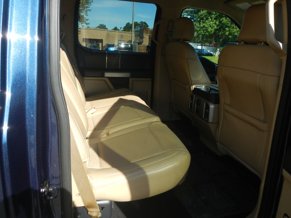 Photo 28 of this FORD F150 LARIAT 4WD